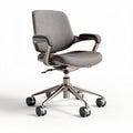 Chaise de bureau pivotante en tissu gris avec accoudoirs et roulettes